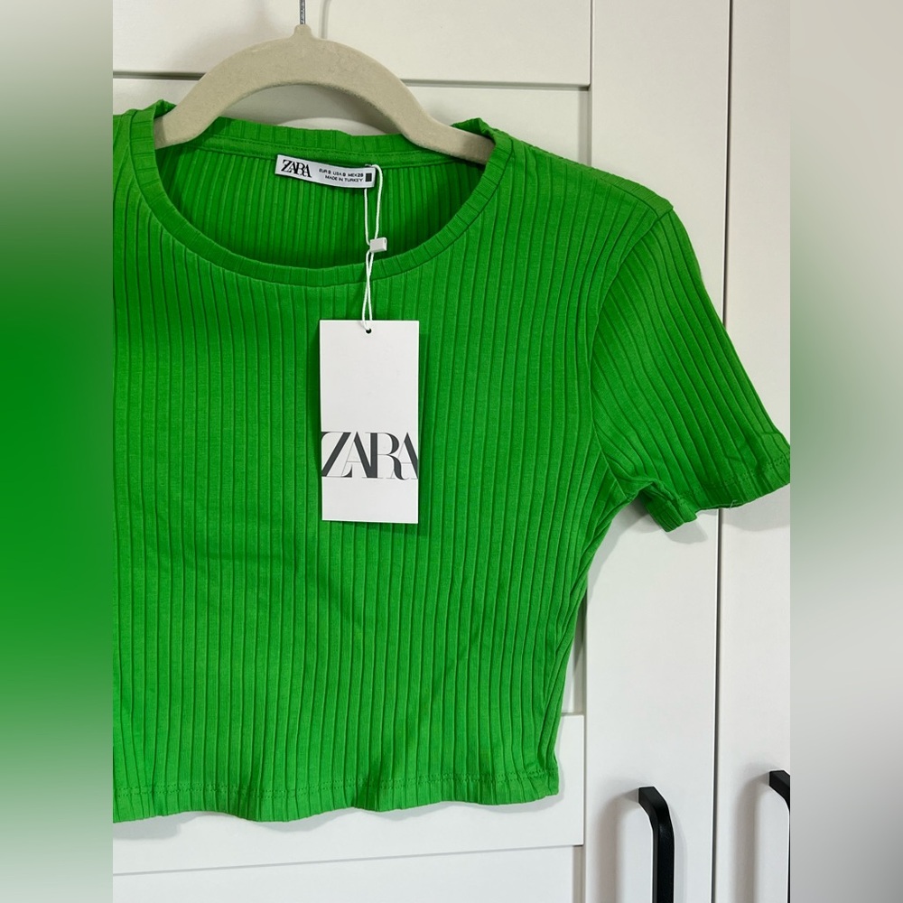 NWT Zara Green Ribbed Cropped Tshirt